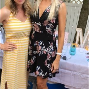 Lulu’s Midnight Flower Black Wrap Dress Size XS